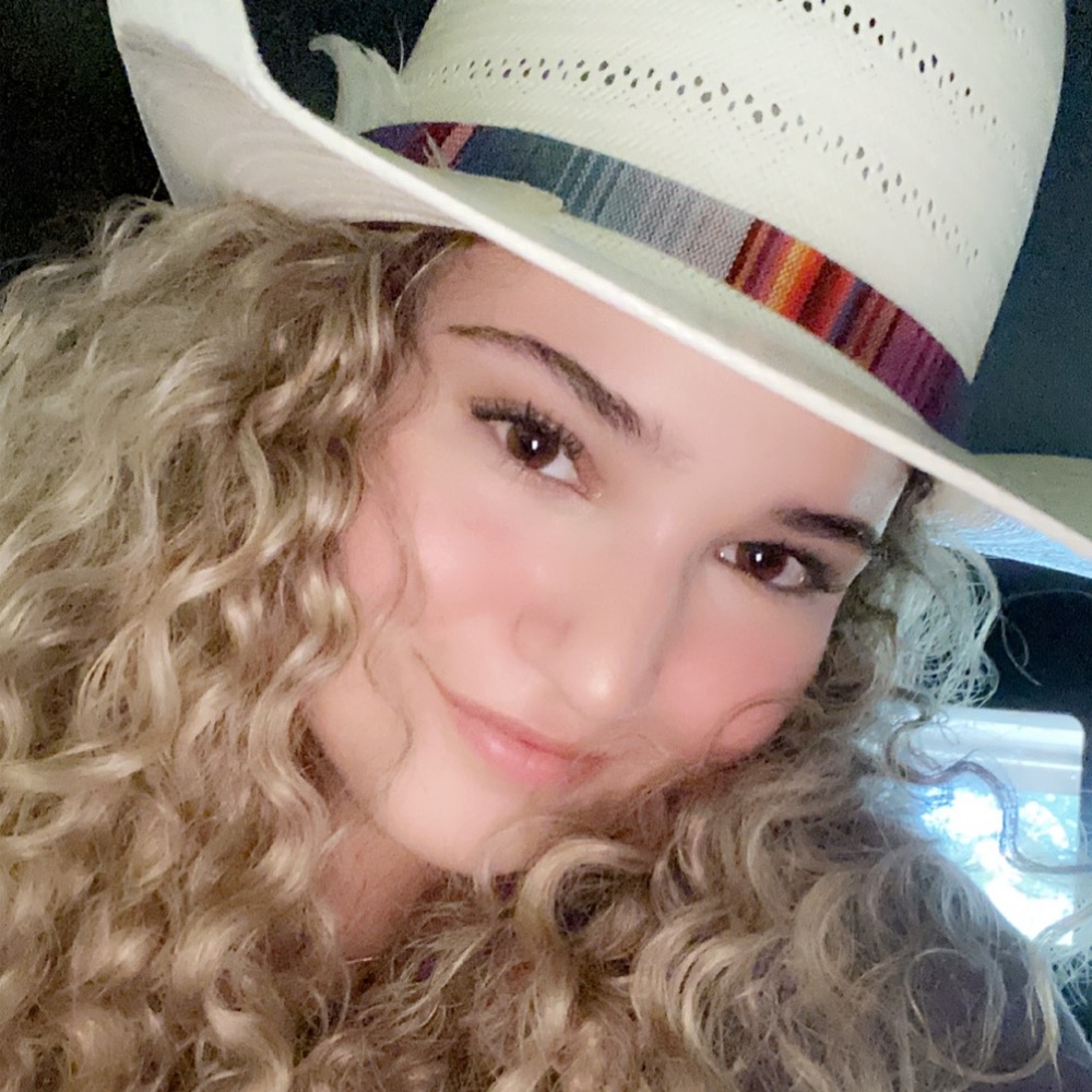 Meet your Posher, Nicole